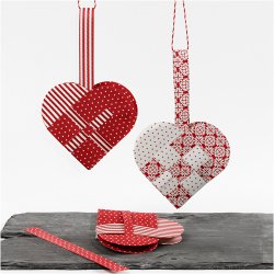 Flettede Julehjerter, str. 14,5x10 cm, 120 g, ass. farver, 8 s&aelig;t/ 1 pk.